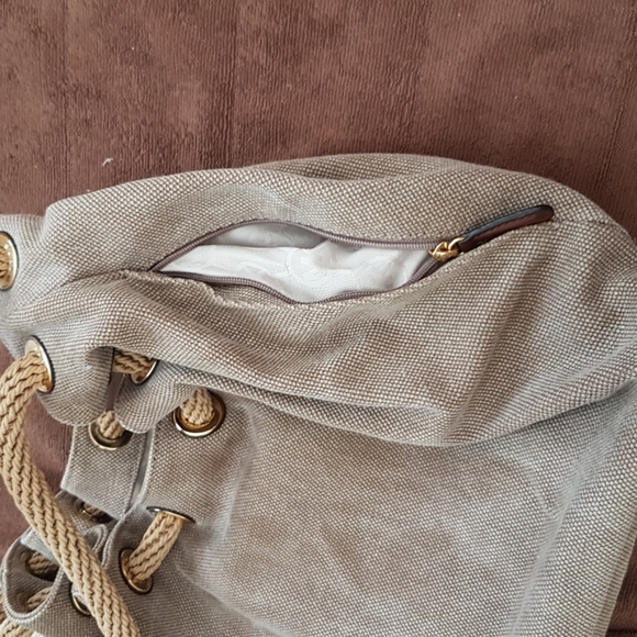 New Michael Kors Handbag - Picture 5 of 10